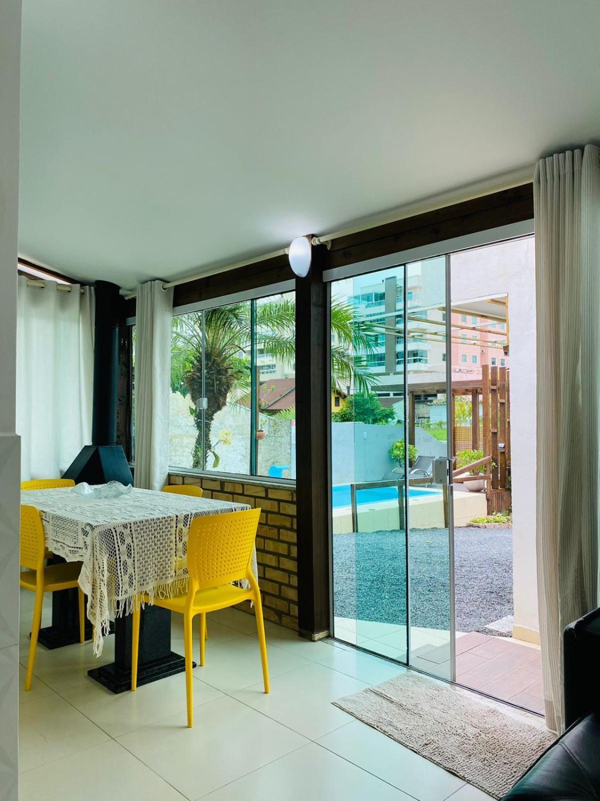 Vila Residencial Com Piscina Possui Jacuzzi Aquecida Com Hidromassagem Bombinhas Exteriér fotografie